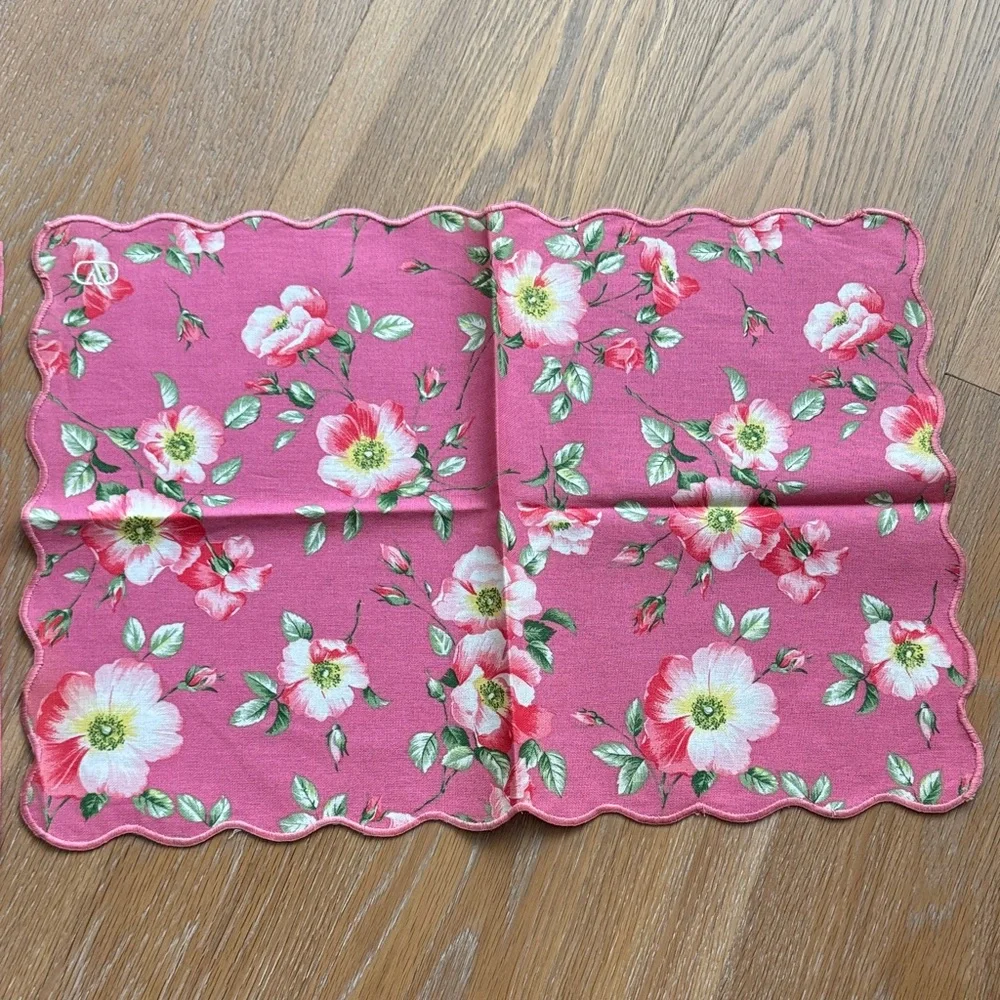 Valentino Placement and Floral Pink Napkin Set